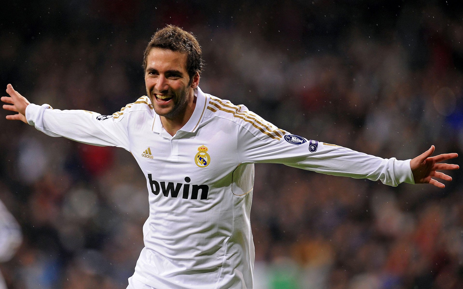 街道狂飙与北欧奇迹，当F1引擎轰鸣遇上挪威足球历史性胜利