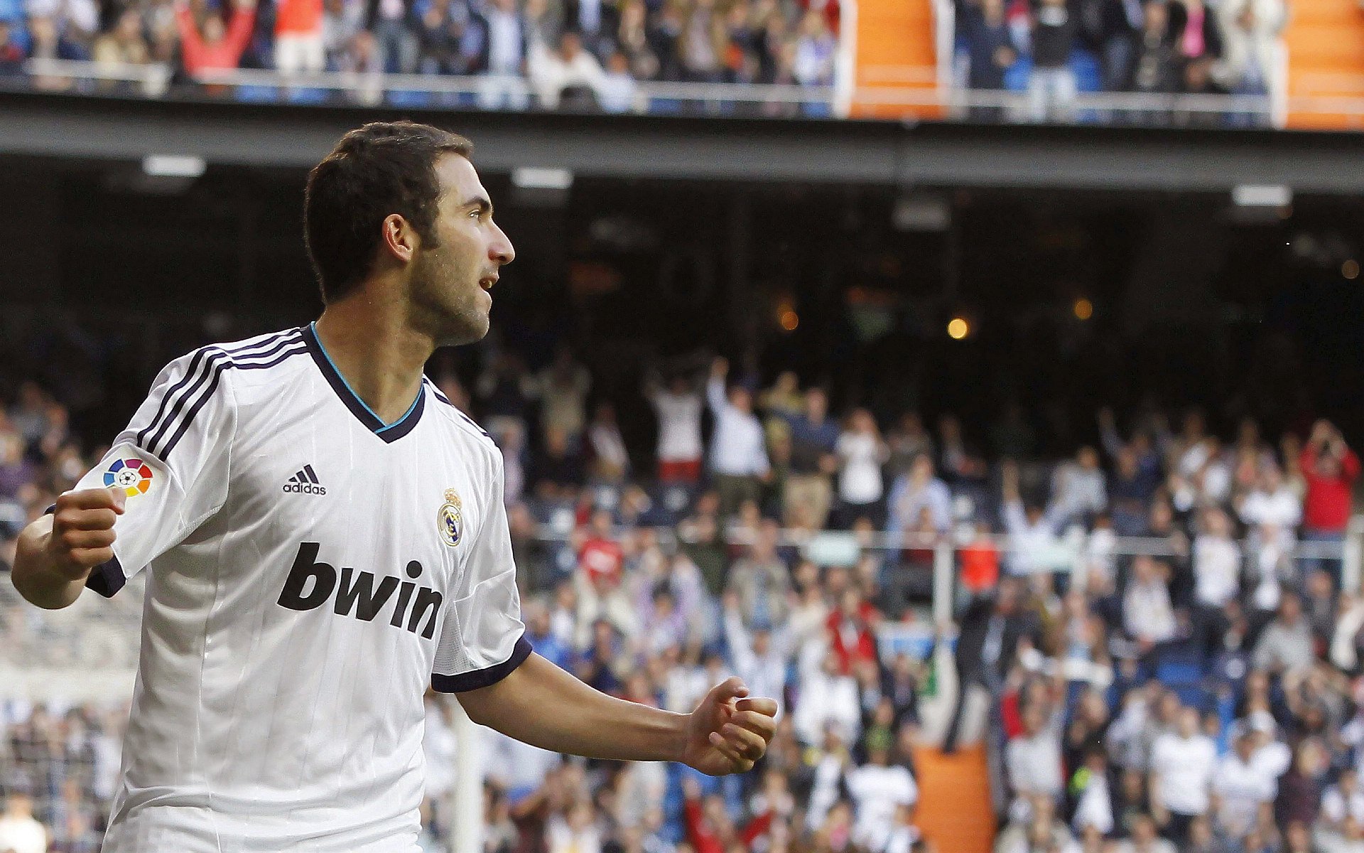 街道狂飙与北欧奇迹，当F1引擎轰鸣遇上挪威足球历史性胜利