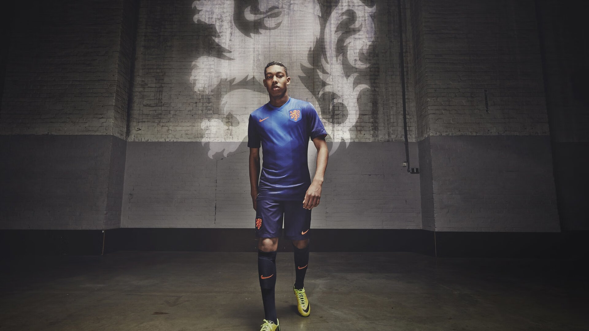 富安健洋惊艳四座，曼联最后时刻绝杀勒沃库森